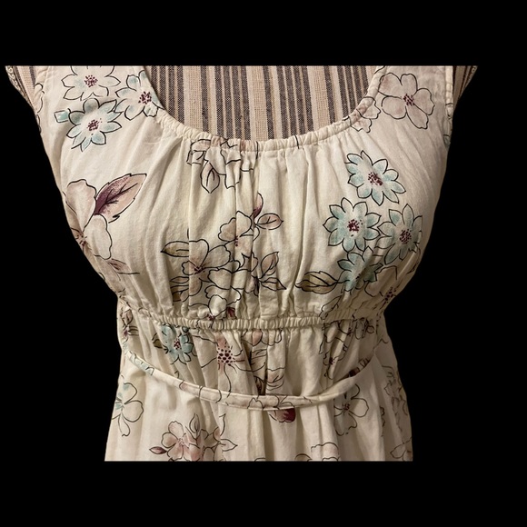 ☀️No Boundaries Summer Floral Sleeveless dress size Medium Juniors☀️ - Picture 2 of 4